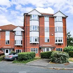 spacious-2-bedroom-apartment.cambridgehotelsuk.com/